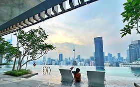Axon Residence By Leo Suites